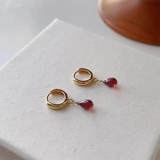 Fashion High Quality Ruby Water Drop Earrings for Women Exquisite Refreshing Designer New in Hoop Earings Banquet Dinner Jewelry